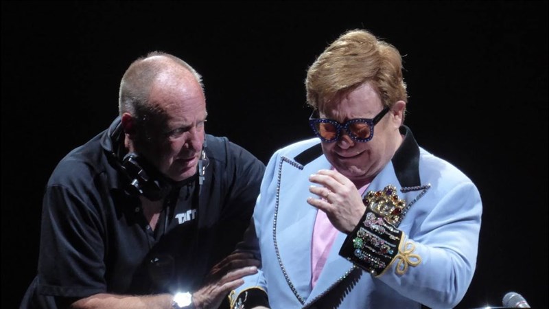 Elton John leaves stage in tears after walking pneumonia diagnosis